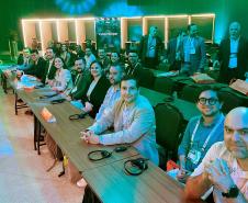 Equipe da DPE-PR assiste palestra durante o EXPOJUD 2025. 