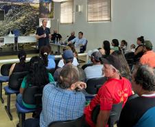 Autoridades discursam durante o encontro.