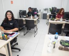 Imagem mostra Servidores da DPE-PR no Posto da Defensoria que fica na Câmara Municipal de Curitiba.