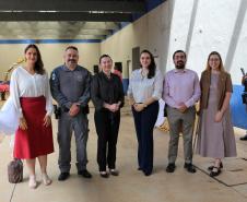 Autoridades posam para retrato.