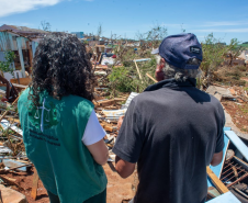 Símbolo do trabalho da instituição. No local, visita de morador aos escombros da sua casa, onde a Defensoria também esteve, acolhendo o morador.