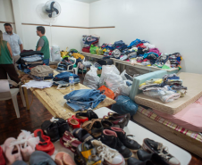 Roupas, calçados, colchões e demais itens de doação no abrigo
