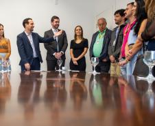 Marcel Jeronymo Lima Oliveira fala para autoridades e lideranças de movimentos sociais durante a posse como ouvidor-geral da Defensoria Pública do Estado do Paraná.