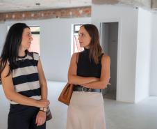 A Subdefensora Pública Geral Livia Brodbeck visita o novo edifício da Defensoria Pública do Paraná. 
