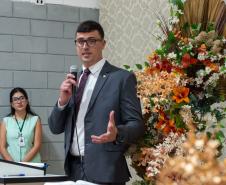 O Defensor Público Pedro Bruzzi fala aos presentes no evento. 