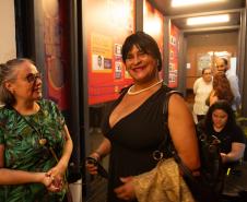 Natasha, uma das pessoas que compartilhou sua história no filme, chega à Cinemateca.