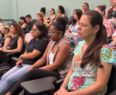 Público presente no evento Mães na Rua.
