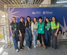 Imagem mostra equipe da DPE-PR ao fim do Mutirão.