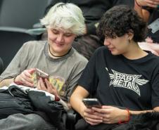 Assistidos aguardam atendimento no Mutirão.