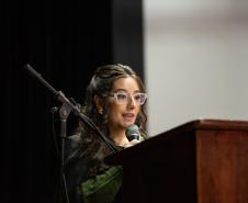 Defensora Pública empossada faz discurso durante a posse.
