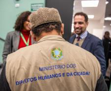 Presidente do CIAMP RUA conversa com a Ouvidoria da Defensoria Pública antes do evento.
