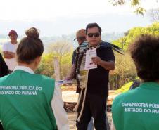 Cacique da Terra Indígena faz fala durante a consulta realizada pelos defensores públicos.