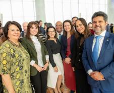 Defensores públicos posam para fotografia. 