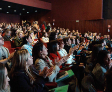 Evento realizado no Guairinha sobre a Política Nacional de Cuidados.