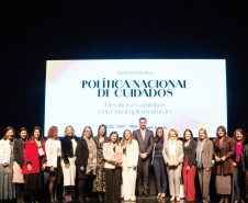 Evento realizado no Guairinha sobre a Política Nacional de Cuidados.