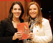 Evento realizado no Guairinha sobre a Política Nacional de Cuidados.