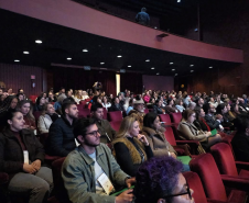Evento realizado no Guairinha sobre a Política Nacional de Cuidados.