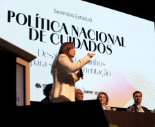 Evento realizado no Guairinha sobre a Política Nacional de Cuidados.
