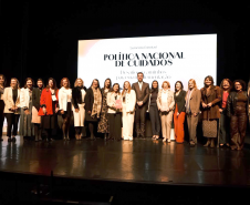 Evento realizado no Guairinha sobre a Política Nacional de Cuidados.