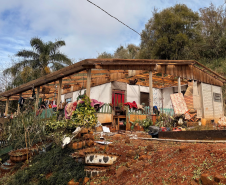 Casa completamente destelhada pelo tornado. 