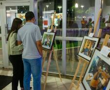 Público visita a exposição da DPE-PR em Cianorte.