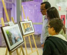 Público visita a exposição da DPE-PR em Cianorte.