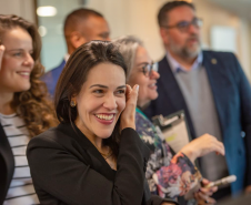 Defensora pública Mariana chega para o evento.