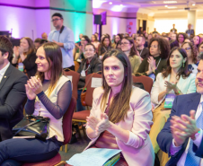 Público presente no evento de saúde mental da DPE-PR.