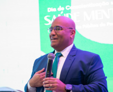 O Defensor público Leonio fala na abertura.