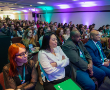 Público presente no evento de saúde mental da DPE-PR.