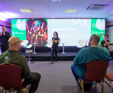 Apresentação de comédia com Barracão em Cena.