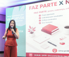 Palestrante fala durante o evento.