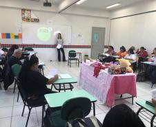 Alunos do curso “Defensores Populares de Paranaguá” receberam o Grupo Dignidade e o NUDEM