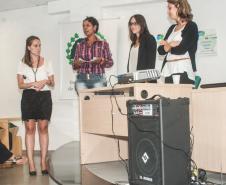 A presidenta da ADEPAR Thaísa Oliveira, a ouvidora-geral da Defensoria Pública Santa de Souza e as defensoras públicas Fernanda Balera e Yasmin Pestana.