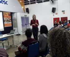 Assistente Social da sede Cascavel da DPPR palestra no Programa Mesa Brasil