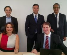 A partir da esquerda, sentido horário: Os defensores públicos Eduardo Vieira Carneiro (Corregedor-Geral de Minas Gerais), Gustavo Costa Lopes (Corregedor-Geral do Espirito Santo), Sérgio Parigot de Souza (Corregedor-Geral do Paraná), Flávio Eduardo Lethier Rangel (Subcorregedor-Geral do Rio de Janeiro) e Maria de Fátima Záchia Paludo (Corregedora-Geral do Rio Grande do Sul).