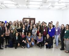 Na imagem temos todos os participantes do II Encontro das Equipes Técnicas da DPPR juntos para um foto grupal. 