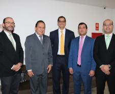 Da esquerda para a direita: Antonio José Maffezoli Leite, presidente da ANADEP; o Desembargador Yedo Simões, presidente do TJAM; Rafael Vinheiro Monteiro Barbosa, defensor público-geral do Amazonas; Marcus Edson de Lima, presidente do CONDEGE e o Eduardo Abraão, defensor geral do Estado do Paraná.