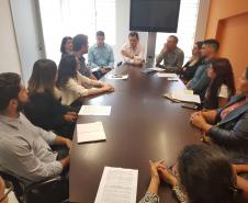 Após o ato, a Dra Olenka participou de uma reunião na COHAB - Companhia de Habitação Popular de Curitiba, onde foi entregue uma carta de Reivindicação da Comunidade Dona Cida.