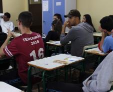 EDEPAR e NUCIDH realizam lançamento de cartilha sobre a Consciência Negra em colégio estadual 