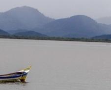 Barcos na região de Guaraqueçaba.