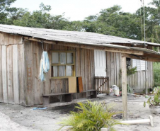 A questão do direito à moradia dessas famílias continuará sendo defendido pela Defensoria Pública em Matinhos. 