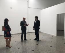 Na imagem vemos o DPG conversando com outros dois defensores em uma das sedes do interior. 