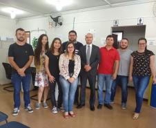 Na imagem vemos o DPG posando para foto com os funcionários de uma das sede do interior. 