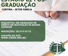 Na imagem vemos uma mão segurando uma canete muito próxima a uma folha de papel, como se estivesse prestes a escrever algo. No canto inferior direito vemos a logo da DPPR, na parte superior e meio da imagem temos informações sobre a vaga.