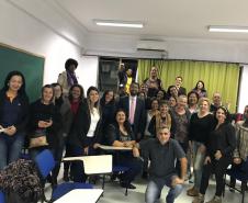 Alunos e alunas da FIC junto com o dr. Wisley Rodrigo dos Santos.