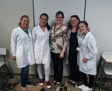 Equipe da saúde junto com a assistente social da Defensoria Pública, Adriele Inácio.