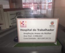 A imagem consiste da etiqueta de identificação da maquete. 