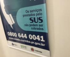 Pedaço de banner informativo do SUS. 