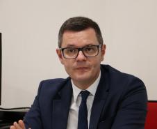 Vemos na imagem  vemos o procurador de justiça, Dr. Mauro Rocha.
